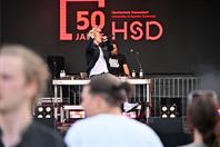 On 14 May 2022, Hochschule Düsseldorf – University of Applied Sciences (HSD) could finally celebrate its 50th anniversary – and the response exceeded everything all organisers had hoped for: Several thousand people came to celebrate during the day and well into the night, creating a unique atmosphere on campus and enjoying wonderful weather.